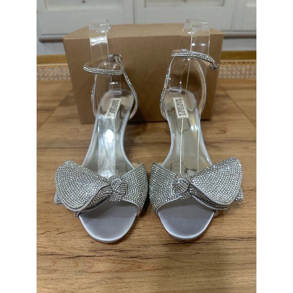 Badgley Mischka Remi Almond Toe Rhinestone Ruffle Mid Heel Sandals Size 8 NWOB - Picture 3 of 13